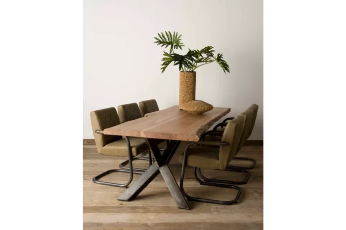 PRITI Dining Table