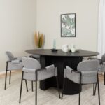 Table à manger ovale PRITI avec pied central en bois noir
