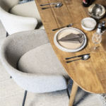 Table à manger ovale PRITI 220x100cm en bois massif