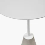 PRITI Round bistro table in white painted steel with concrete base