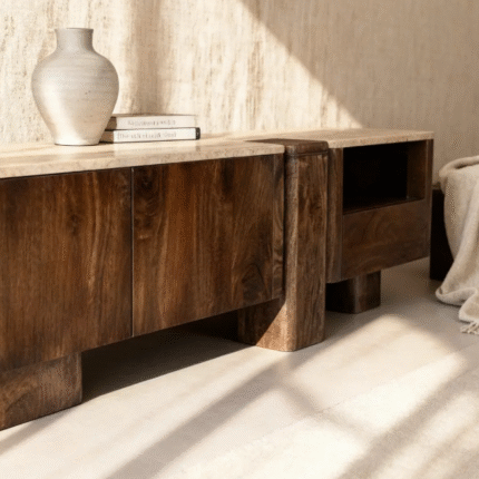 Meuble TV en bois de manguier et travertin Carola