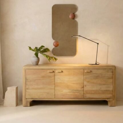 Aparador Baixo de Madeira de Mangueira com 3 Portas Reichel