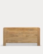 Tête de lit en manguier pour lit (80,5 x 160 cm) Reichel – Description SEO La tête de lit en manguier Reichel (80,5 x 160 cm) est une pièce élégante et naturelle, idéale pour apporter charme et authenticité à votre chambre. Fabriquée en bois de manguier massif, elle se distingue par sa solidité, sa texture chaleureuse et son style intemporel. Grâce à son design épuré et raffiné, cette tête de lit en bois s’intègre facilement dans différents univers décoratifs : chambre moderne, style bohème, ambiance rustique ou décoration scandinave. Tête de lit en manguier pour lit Son format de 160 cm de large convient parfaitement aux lits doubles, créant un point focal harmonieux derrière votre lit. Sa finition soignée met en valeur les nuances naturelles du manguier, un matériau vivant qui présente des variations uniques de veinage, de teintes et de reflets. Ces particularités naturelles font de chaque pièce un modèle distinct, renforçant le caractère authentique de la collection Reichel. Tête de lit en manguier pour lit Pratique et fonctionnelle, cette tête de lit offre un excellent support pour vos moments de lecture, de détente ou de repos. Il suffit de l'installer contre le mur à l’aide des fixations incluses. Pour garantir une sécurité optimale, il est recommandé de vérifier le type de mur et, si nécessaire, de consulter un spécialiste pour choisir les fixations adaptées. Facile d’entretien, un simple chiffon sec suffit pour préserver sa beauté. Évitez les produits chimiques afin de protéger le bois naturel. La Tête de Lit Reichel est le choix parfait pour ceux qui recherchent un meuble durable, esthétique et respectueux des matériaux naturels. Elle sublime instantanément l’ambiance d’une chambre et s’associe harmonieusement aux autres meubles de la Collection Reichel. Tête de lit en manguier pour lit