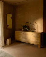 Aparador Baixo de Madeira de Mangueira com 3 Portas Reichel