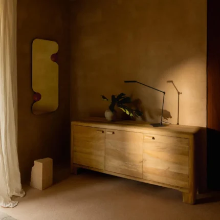 Aparador Baixo de Madeira de Mangueira com 3 Portas Reichel