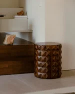 Mesa Lateral Redonda de Madeira de Manga - Image 6