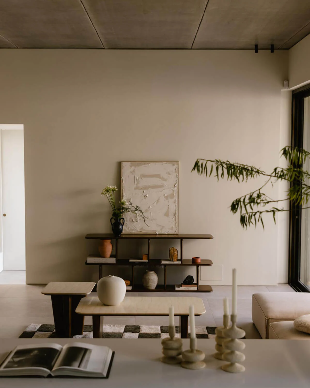 Étagère basse en bois de manguier Étagère basse en bois de manguier