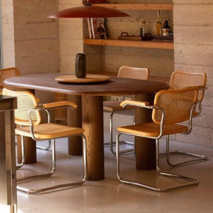 Mesa de Jantar Oval de Madeira